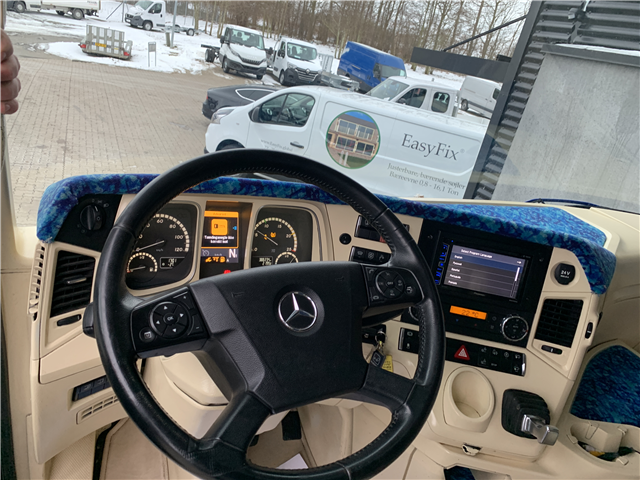 Mercedes-Benz Actros 2651 (lsdna 6x2)
