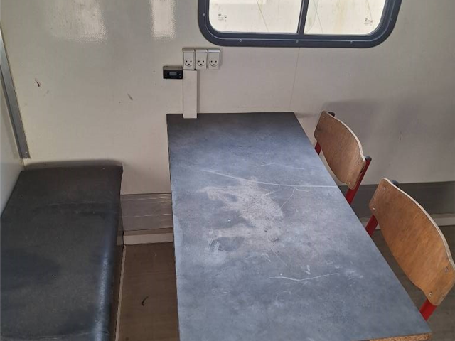 AMT CI100 - Nedbygget isoleret City BOX trailer M/lift