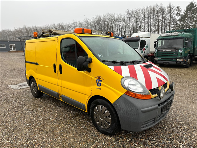 Renault Trafic følgebil / followon van